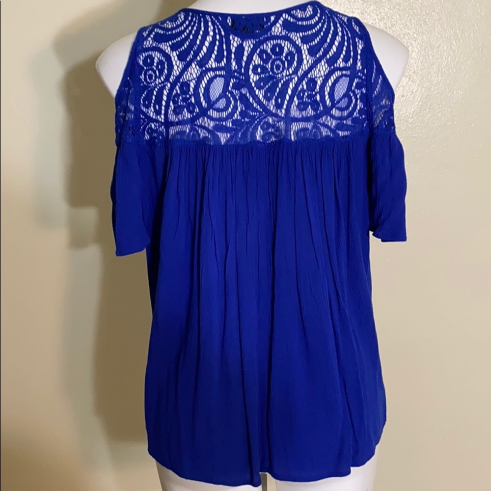 A.N.A. Cold Shoulder Blouse - Picture 2 of 7